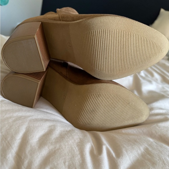 Lulus Tan Suede Booties- new without tags - Picture 7 of 9